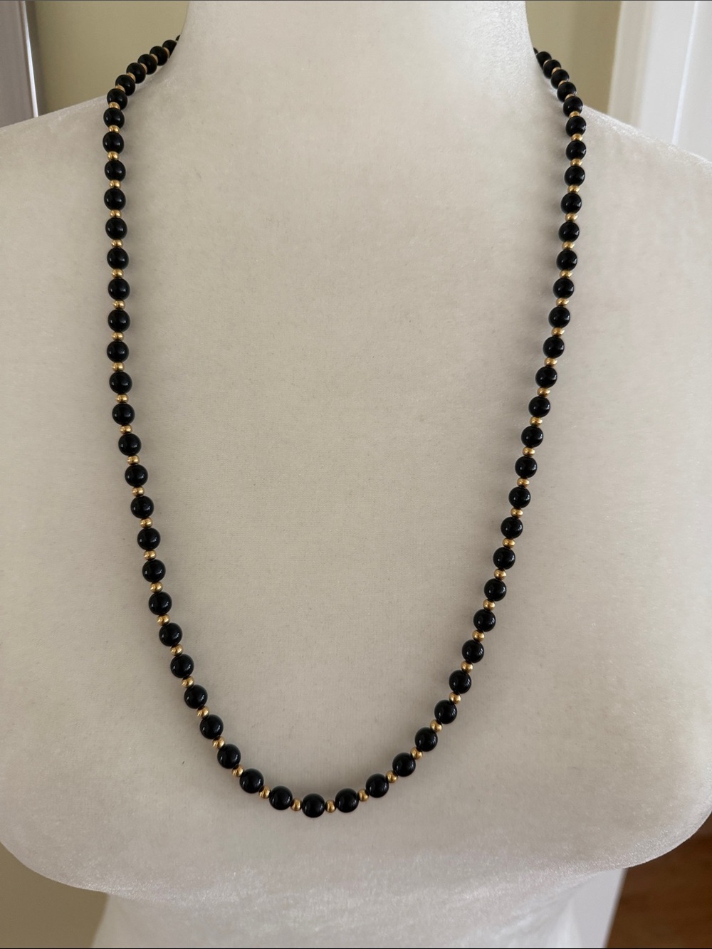 VINTAGE MONET BLACK & GOLD BEADED STRAND NECKLACE Classic Long Onyx-Style Beads